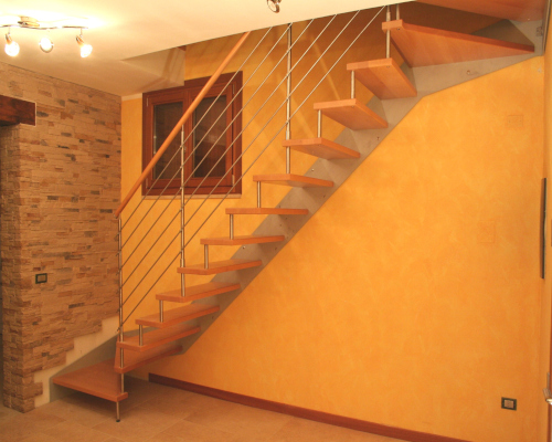 Scale moderne in legno e metallo
